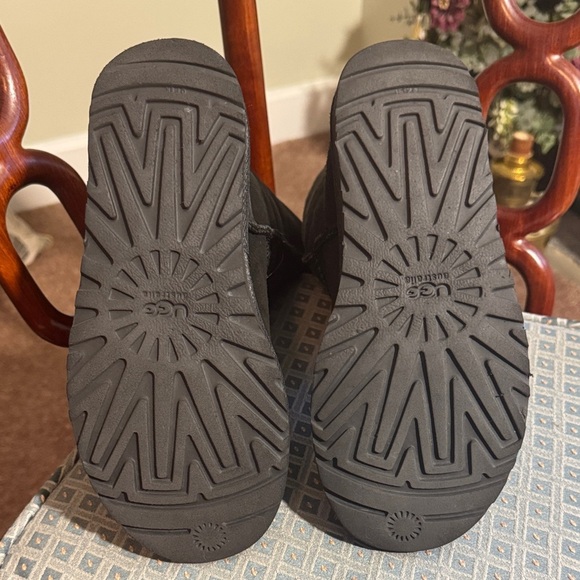 EUC UGG Tall Black Shearling Lined Boots Size 6 - Picture 5 of 12